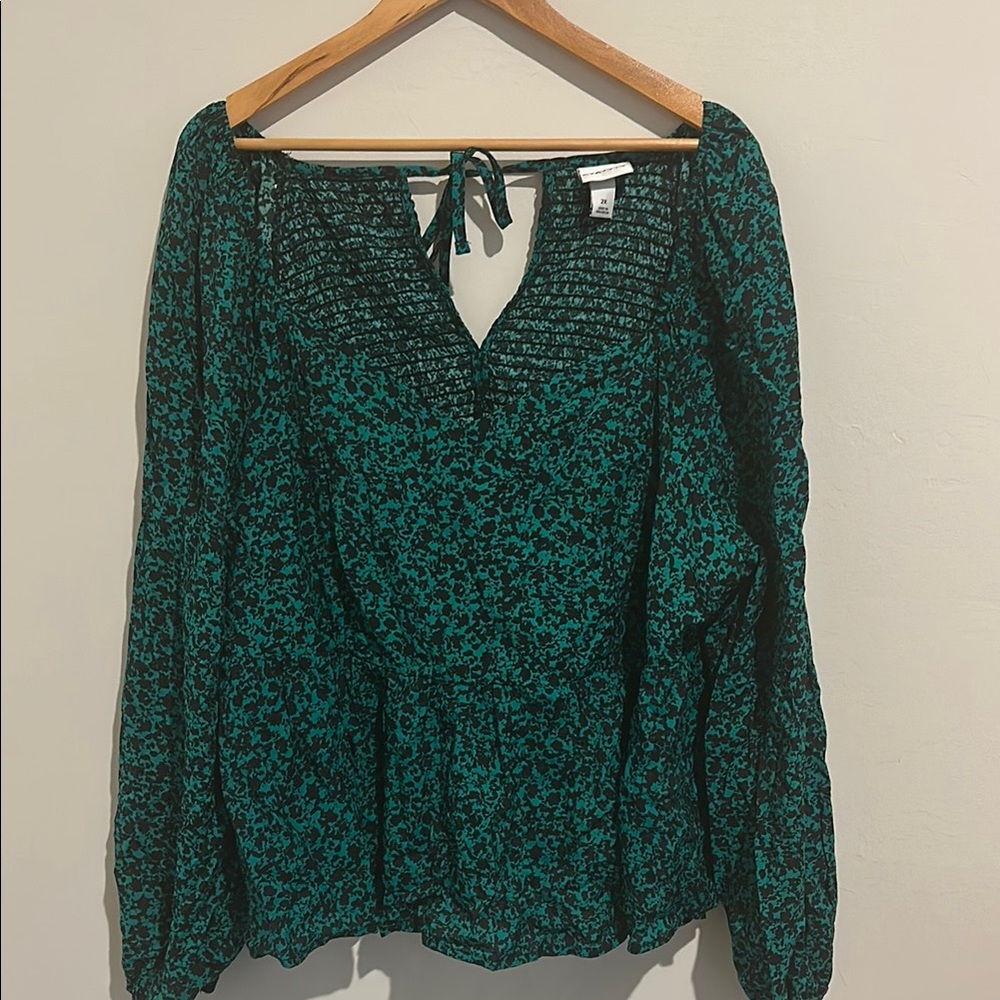 🍁Ava & Viv Green Tie Front Smocked Blouse